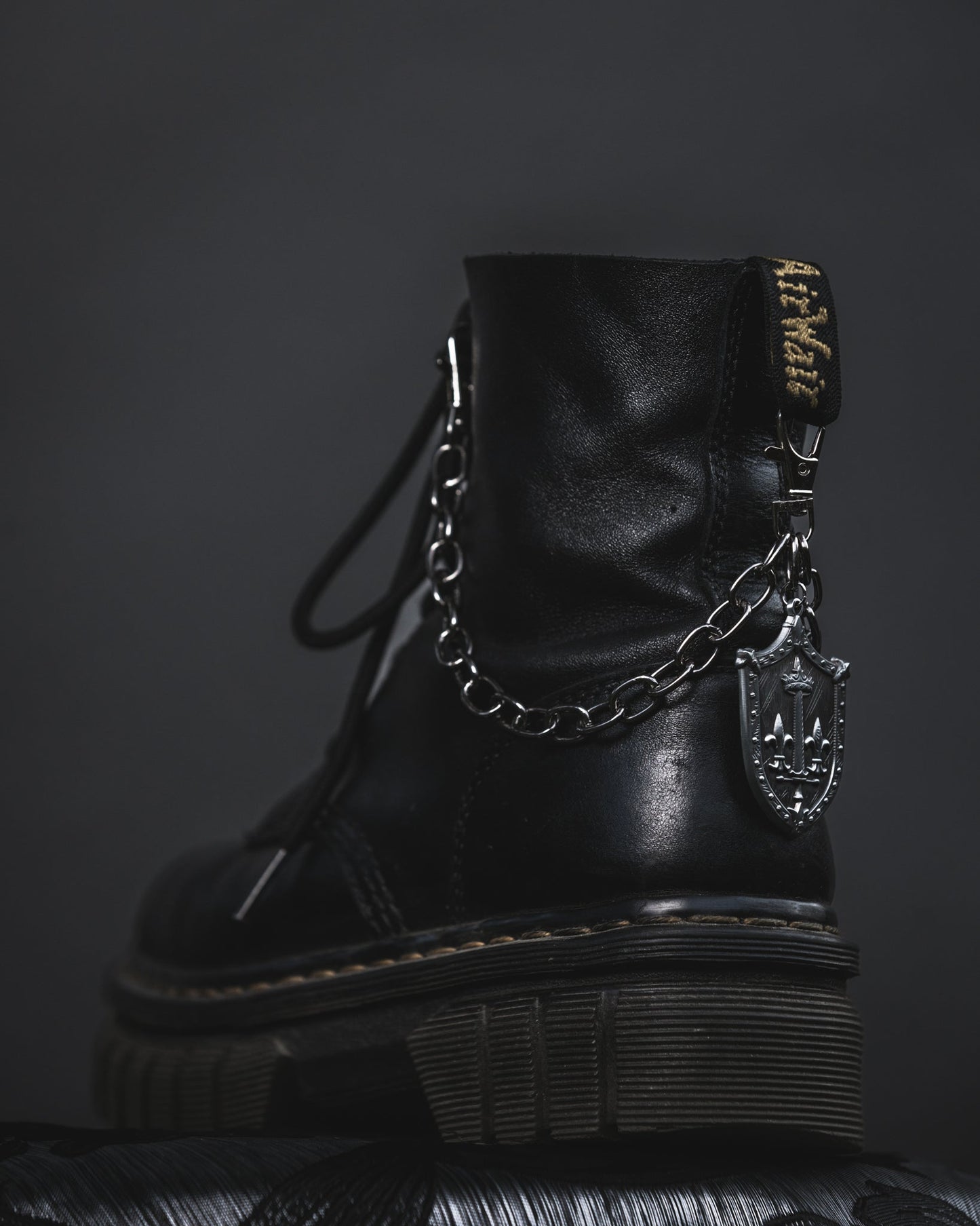 Side view of the Le Fay silver aluminum boot charm chain