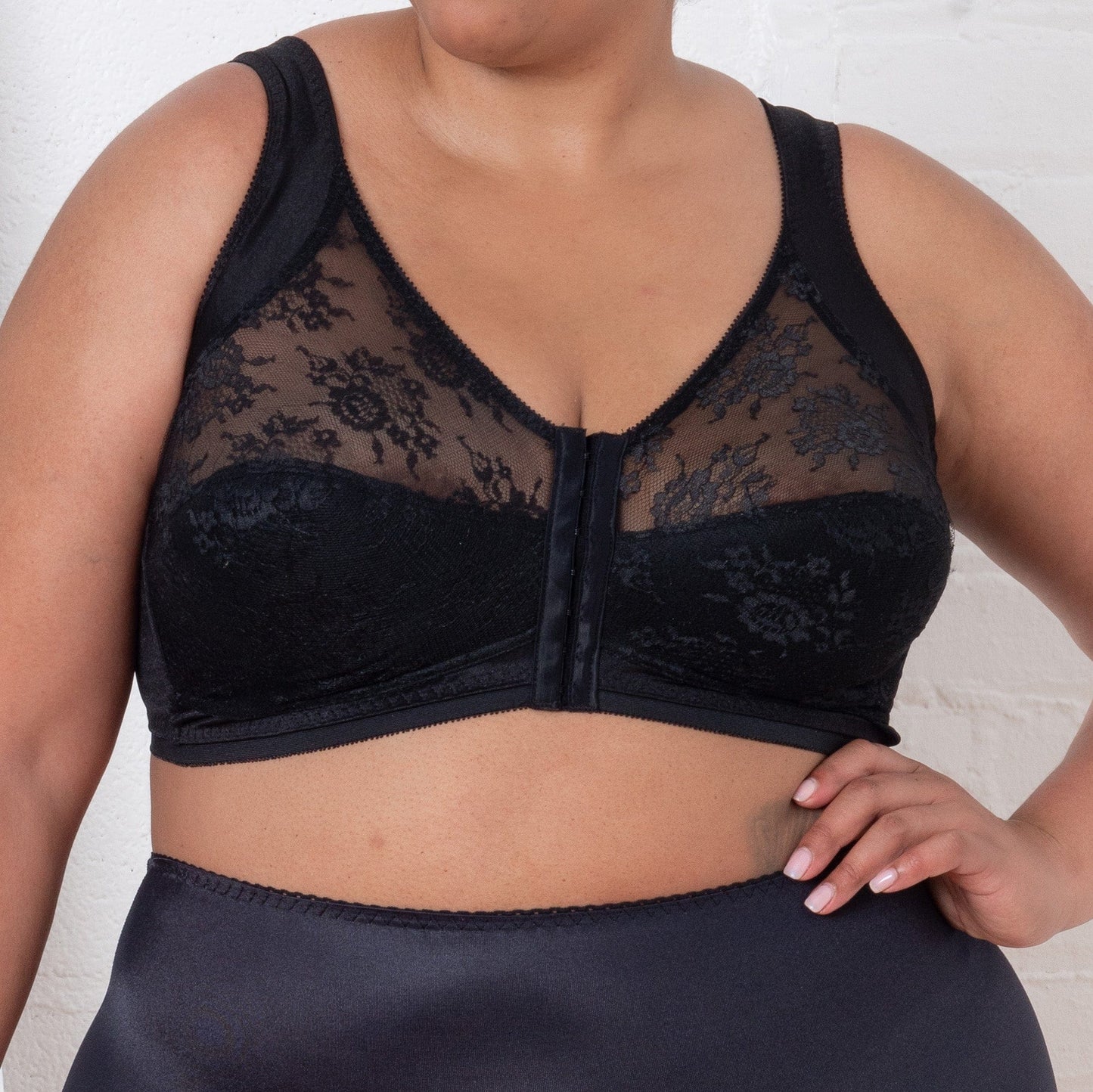 Front-Closure Bandeau Bra in Black