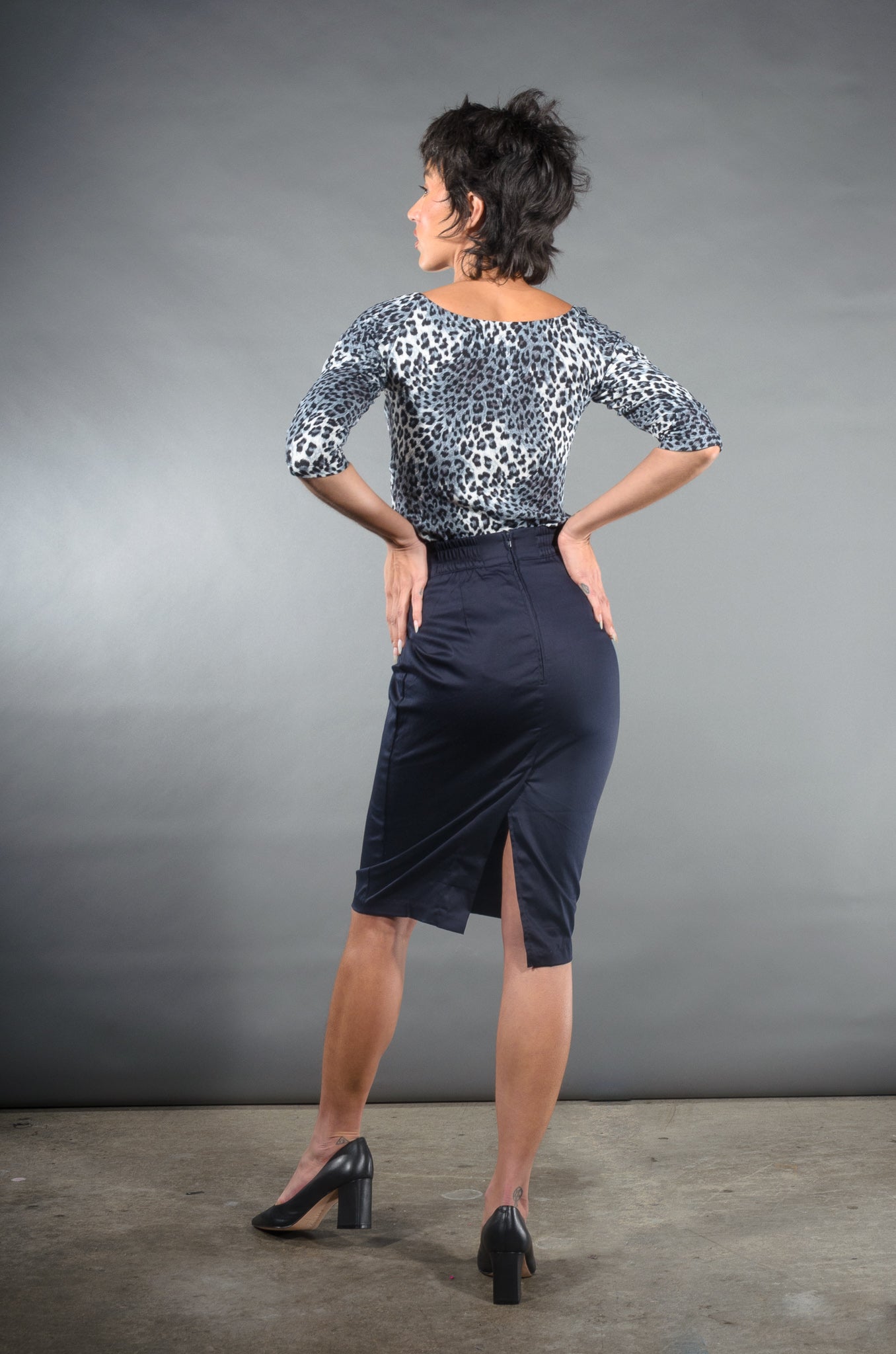 LB High Waisted Pencil Skirt in Navy Cotton Sateen | Laura Byrnes Design