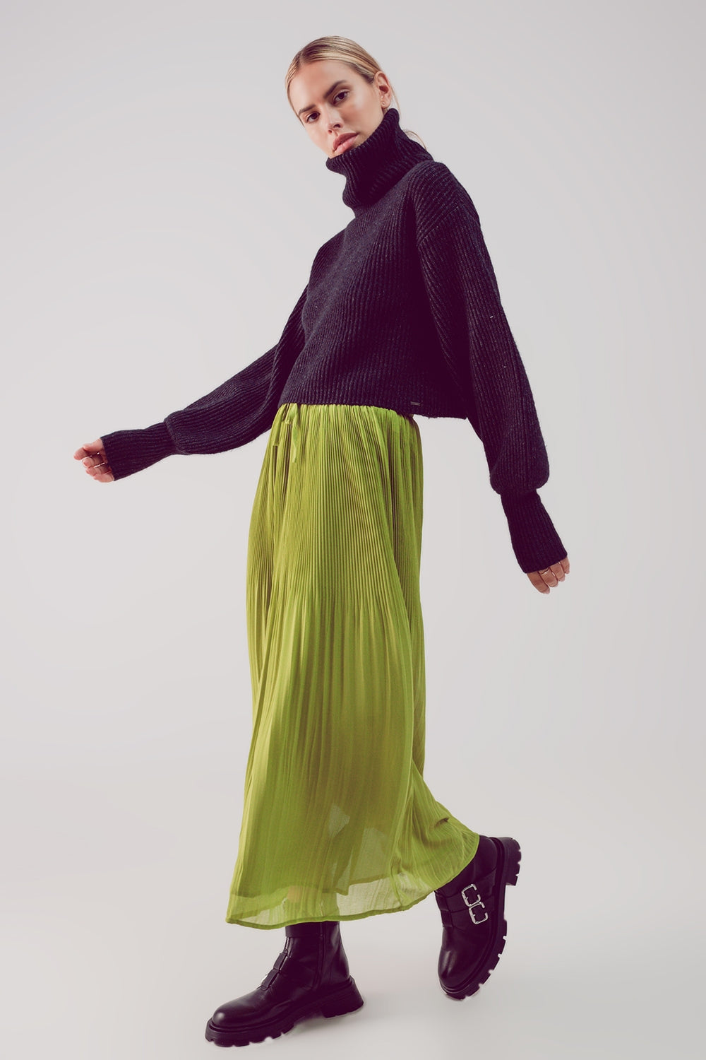 High Neck Jumper Sweater With Balloon Sleeve in Solid Black | Q2