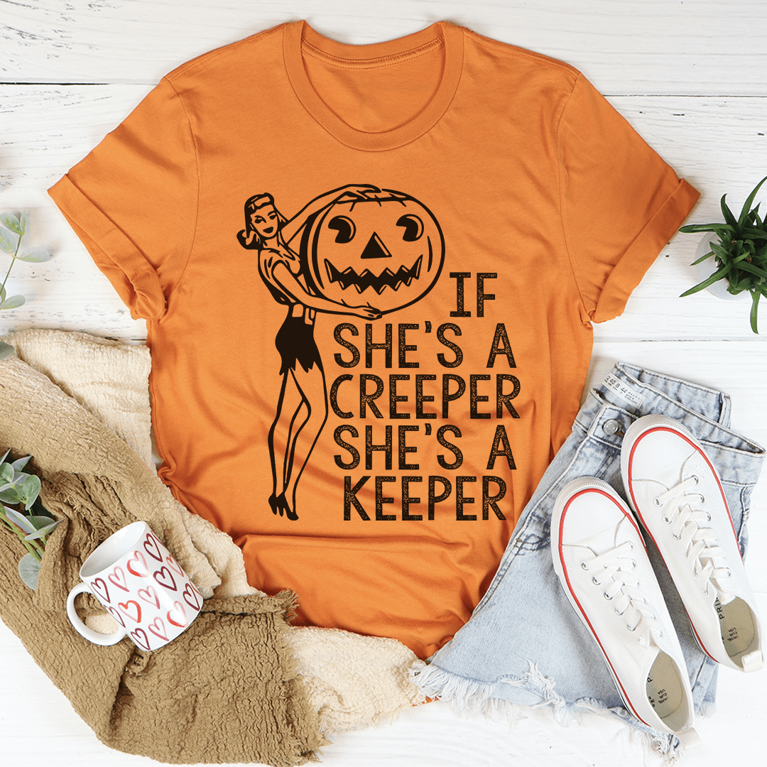 If She's a Creeper She's a Keeper Halloween Pinup Girl Graphic T-Shirt