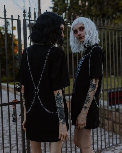 Close up of the Sacrifiant .925 silver chain harness
