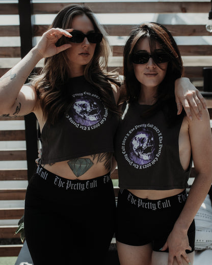 Model in the Black Metal black rectangular sunglasses, The Pretty Cult