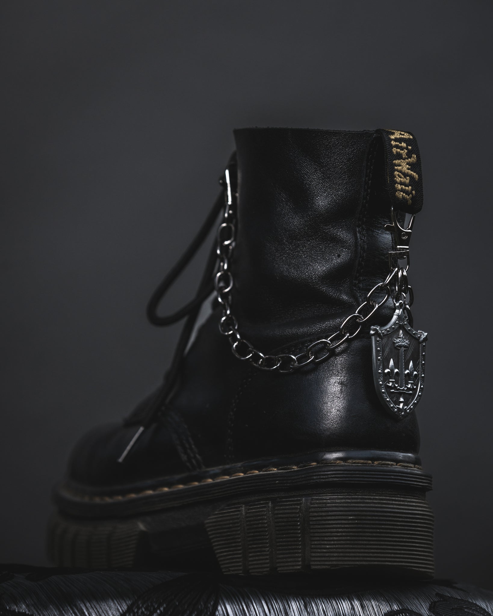 Side view of the Le Fay silver aluminum boot charm chain