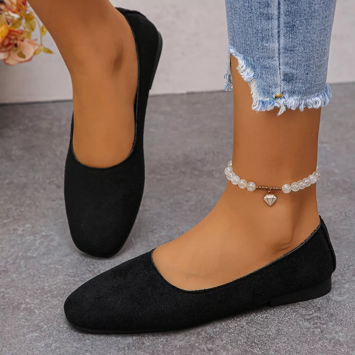 Audrey round toe ballet flats in black