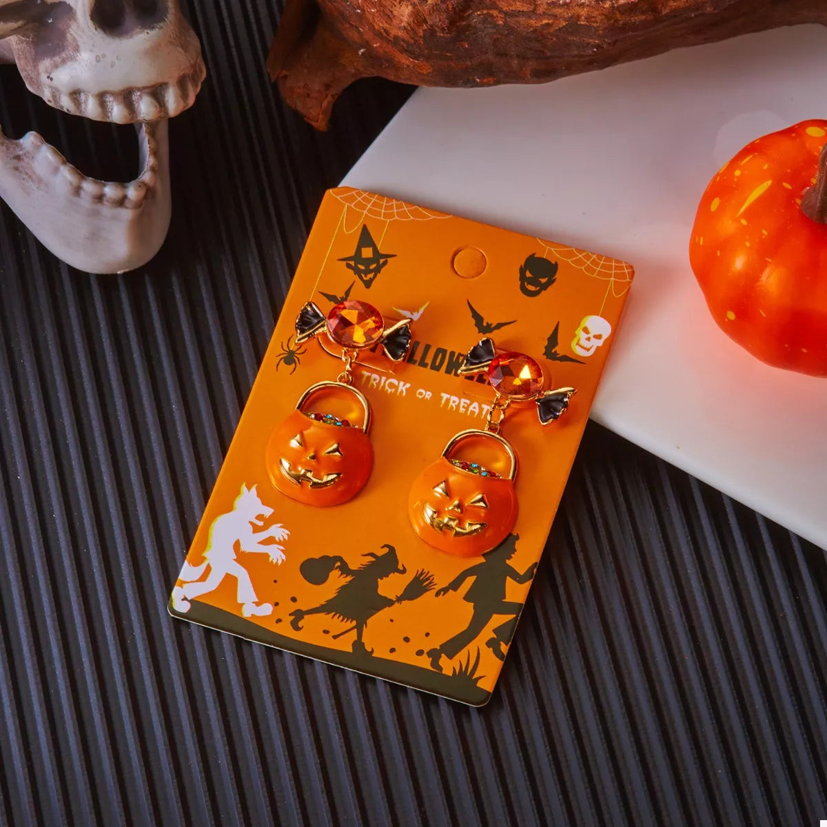 Rhinestone pumpkin earrings, side profile of the drop