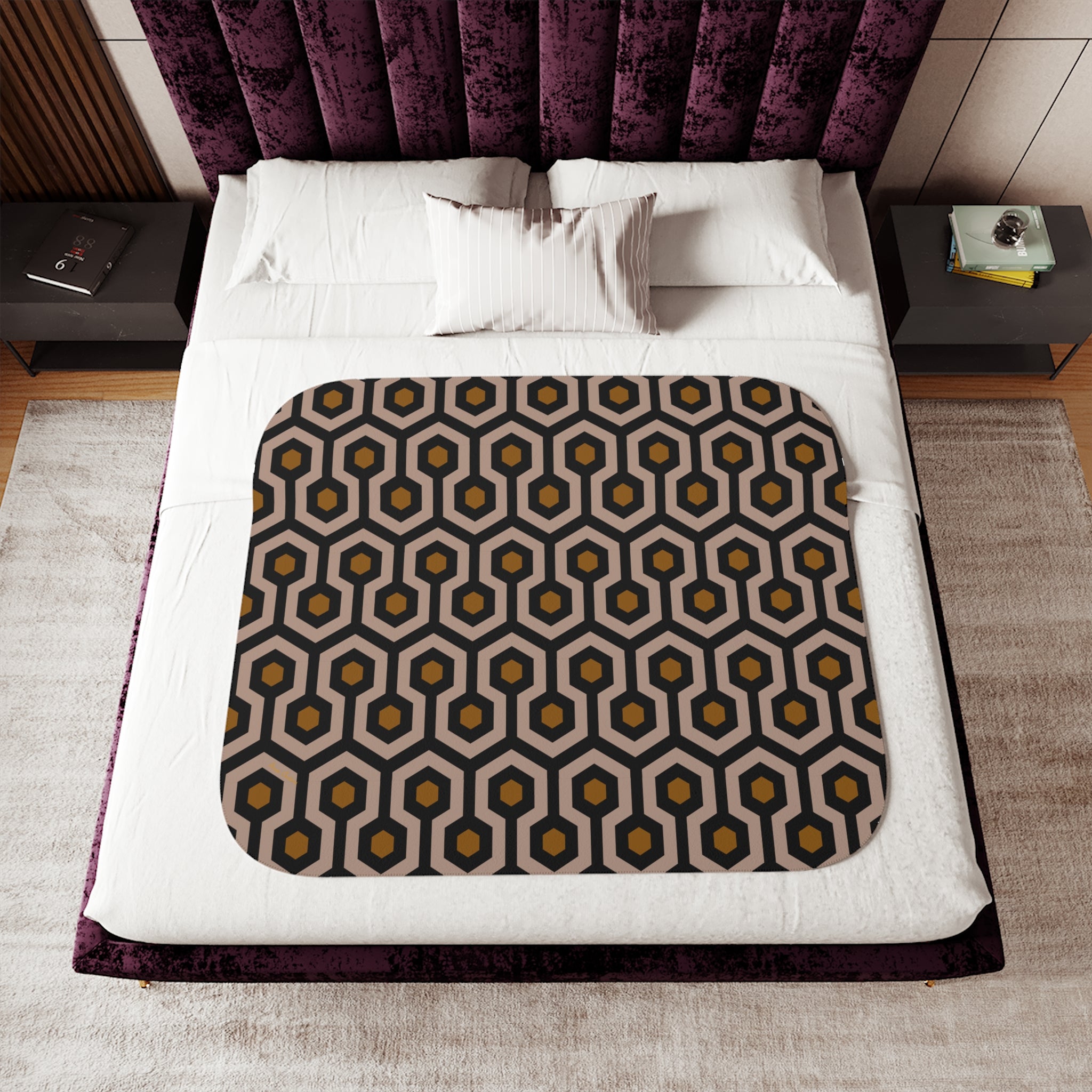 Ultra Fuzz Neutral Hotel Hexagon Sherpa Blanket ��� Reversible Two���Tone Cozy Throw