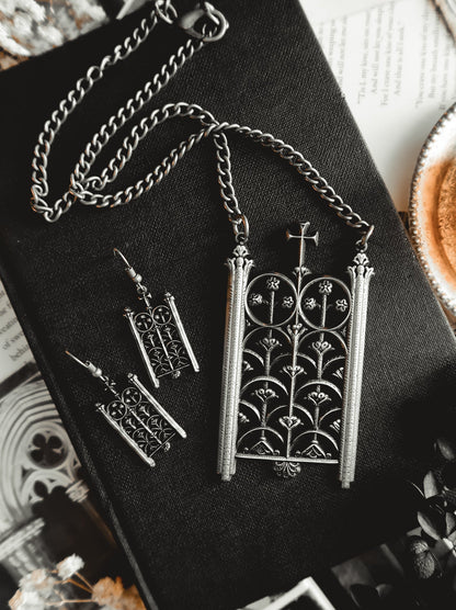 Rotunda Relic antique silver gate pendant detail