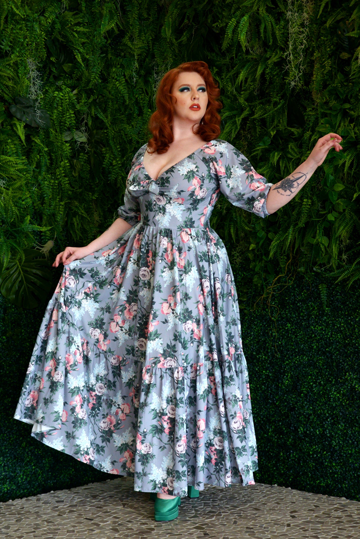 Molly 70s Floral Vintage Maxi Gown in J'adore Paris Bella Roses Print –