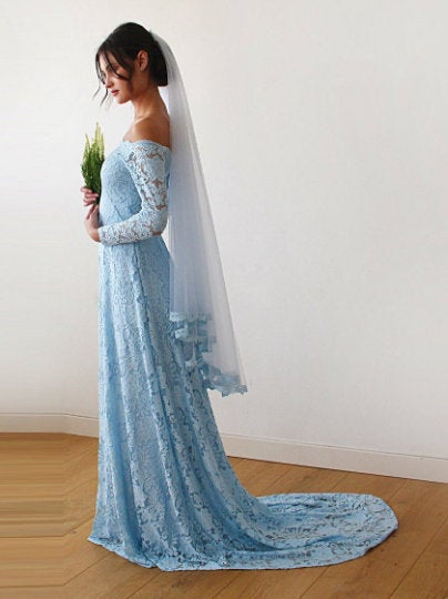 Light blue tulle bridal veil side view