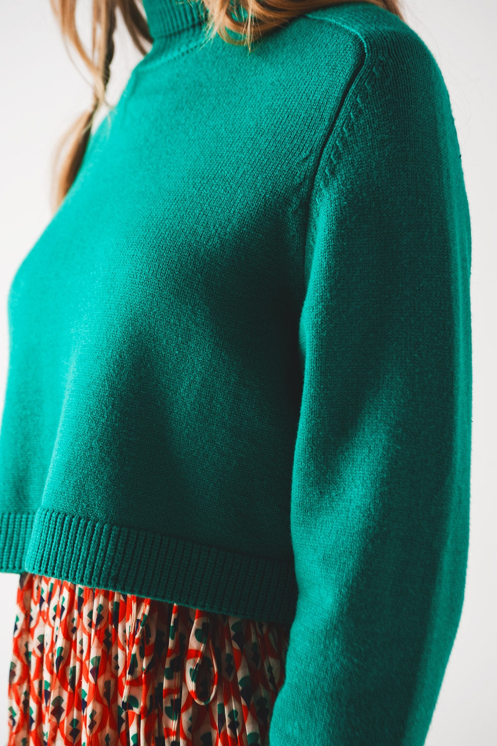 High Neck Cropped Jumper in Green | Q2