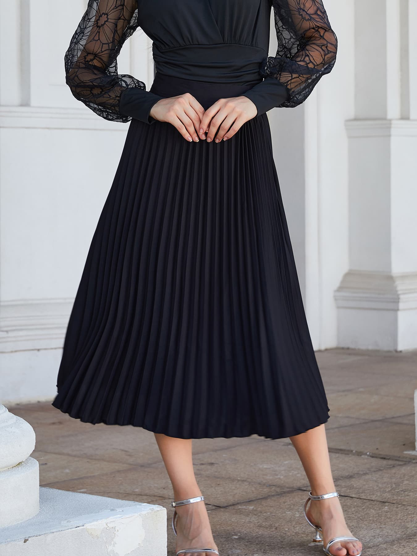 Pleated swing outlet skirt