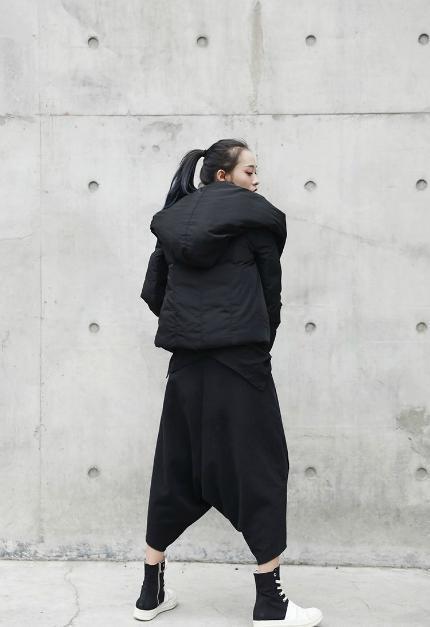 Underground Cropped Puffer Coat in Solid Black