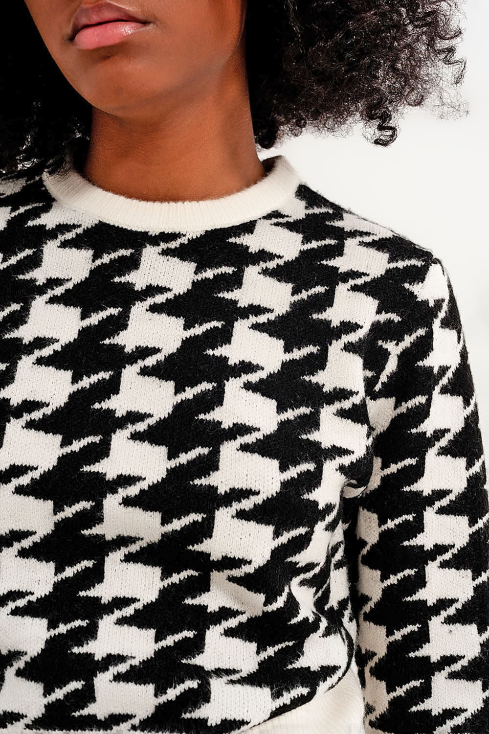 Bacall Black & White Vintage  Long Sleeve Houndstooth Sweater | Q2