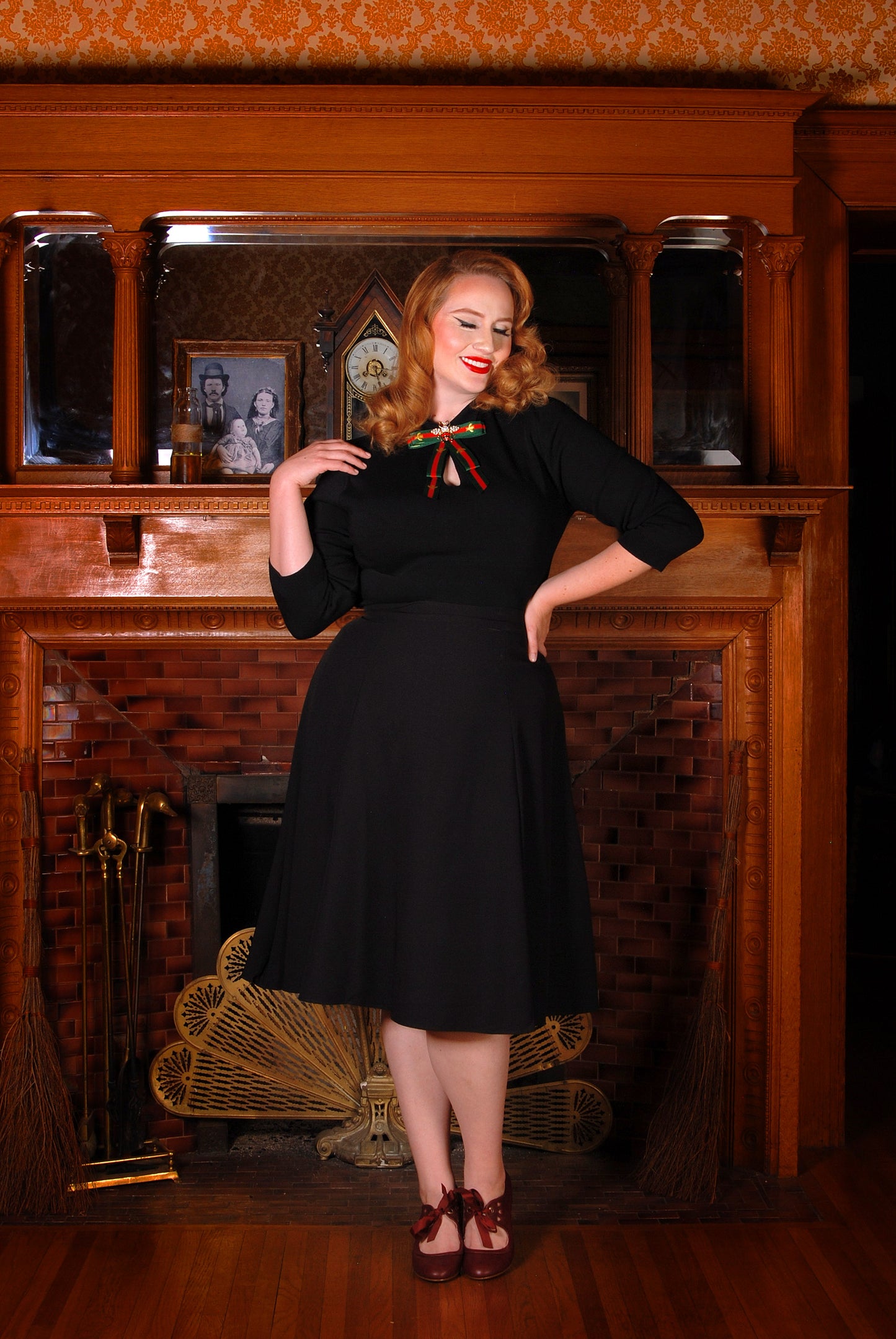 Final Sale - Vintage Sweater Girl Pullover in Black | Pinup Couture
