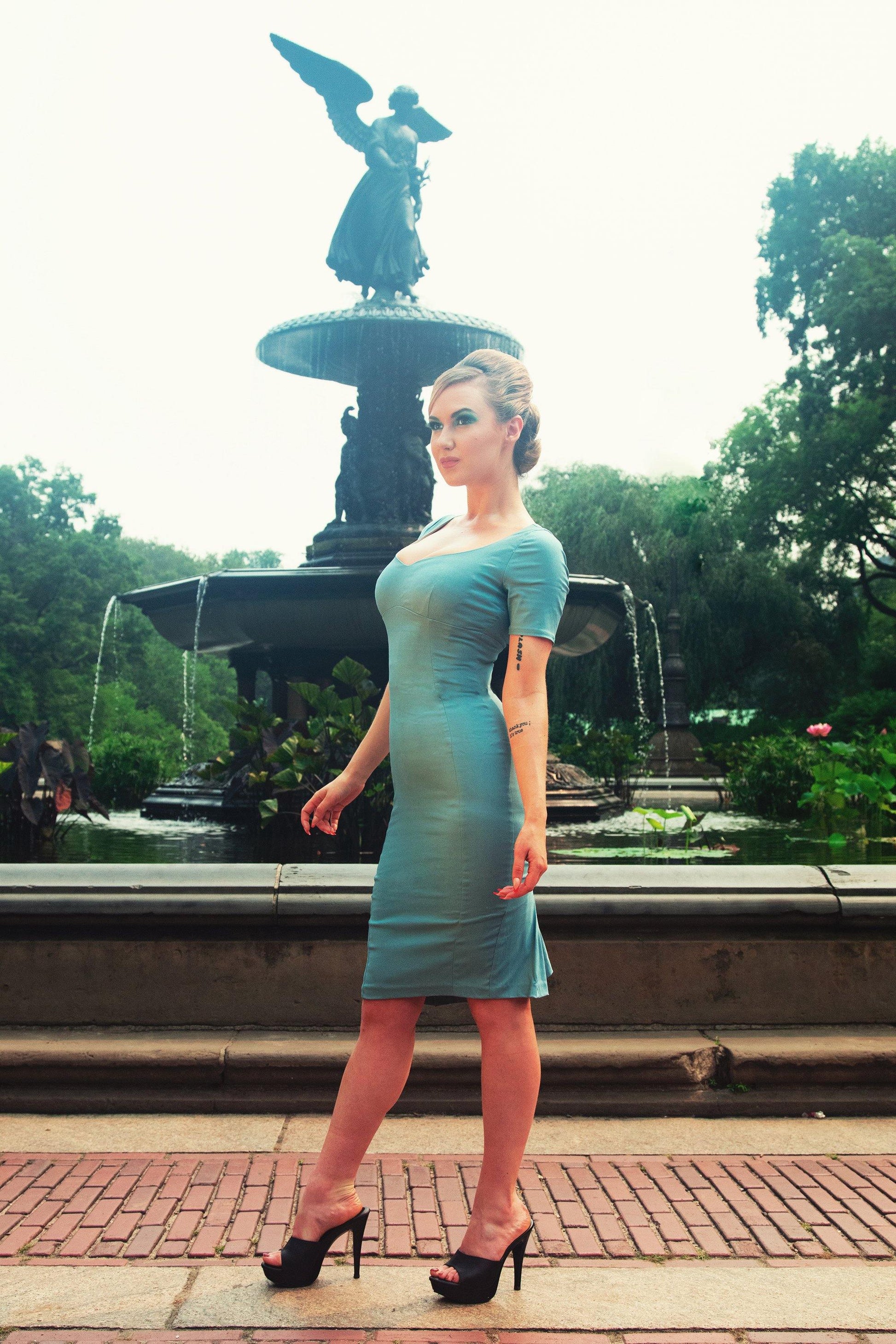 Priscilla 60s Wiggle Dress in Sky Blue | Pinup Couture - pinupgirlclothing.com