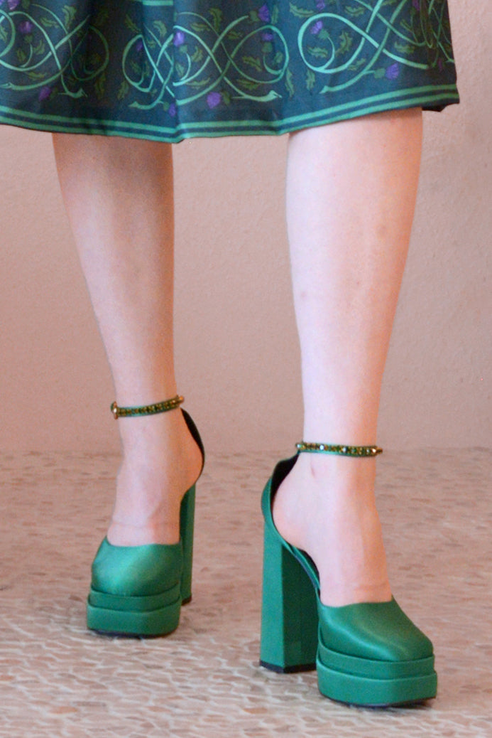 CATWALK Embellished V-strap Platform Sandals | Lifestyle Stores | Austin  Town | Bengaluru