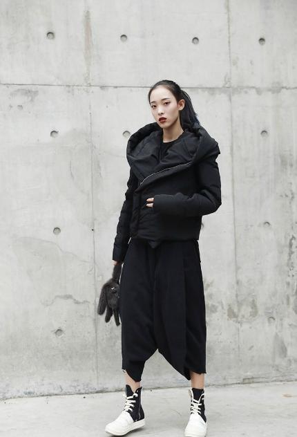 Underground Cropped Puffer Coat in Solid Black | Marigold Shadows