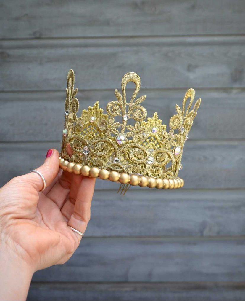 Mary Elizabeth Gold Lace Crown | Scarlet Harlow - pinupgirlclothing.com