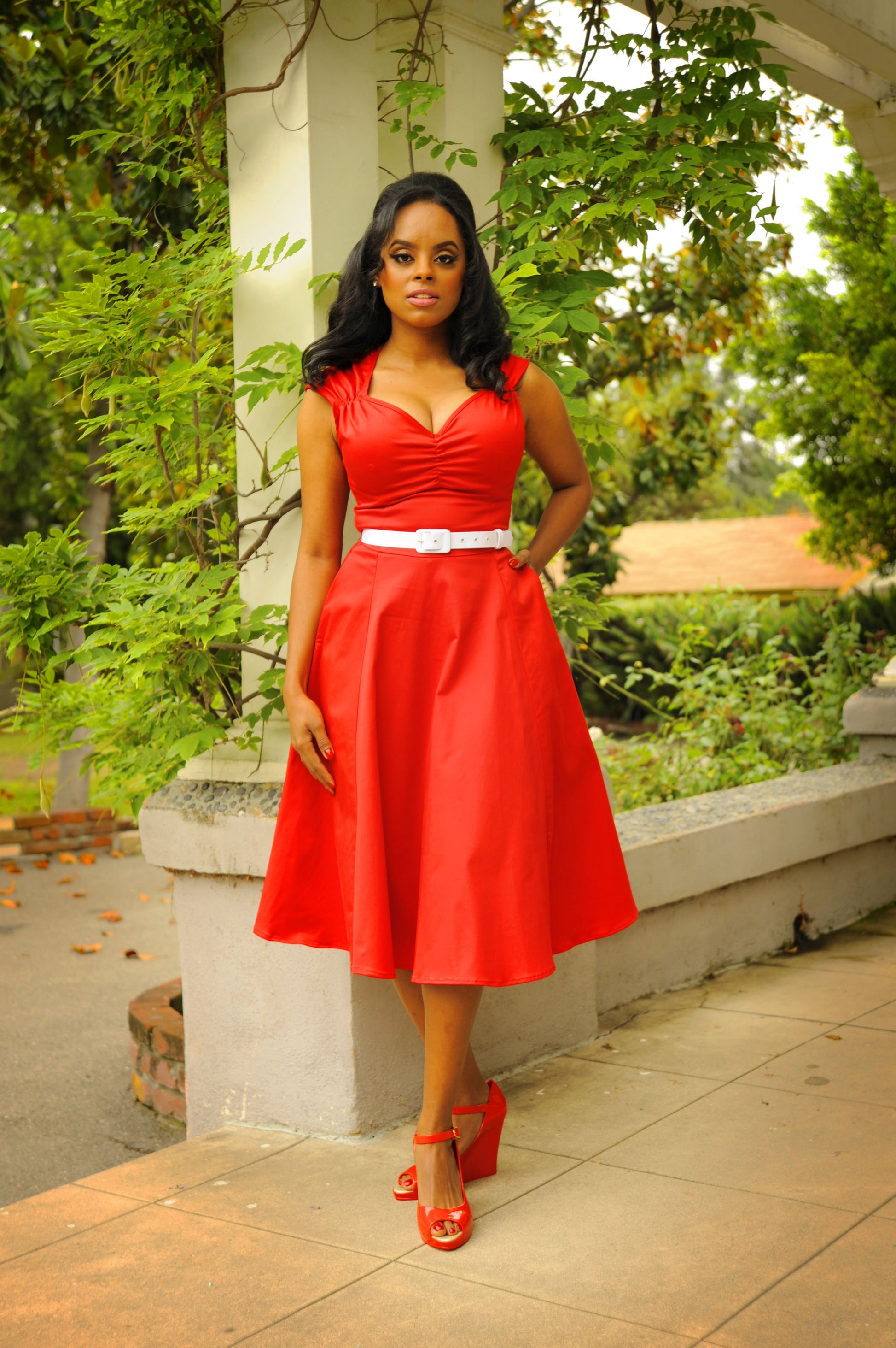 hun er forvridning effektivt Final Sale - Vintage Inspired Heidi Dress in Solid Red Cotton Sateen | –  pinupgirlclothing.com